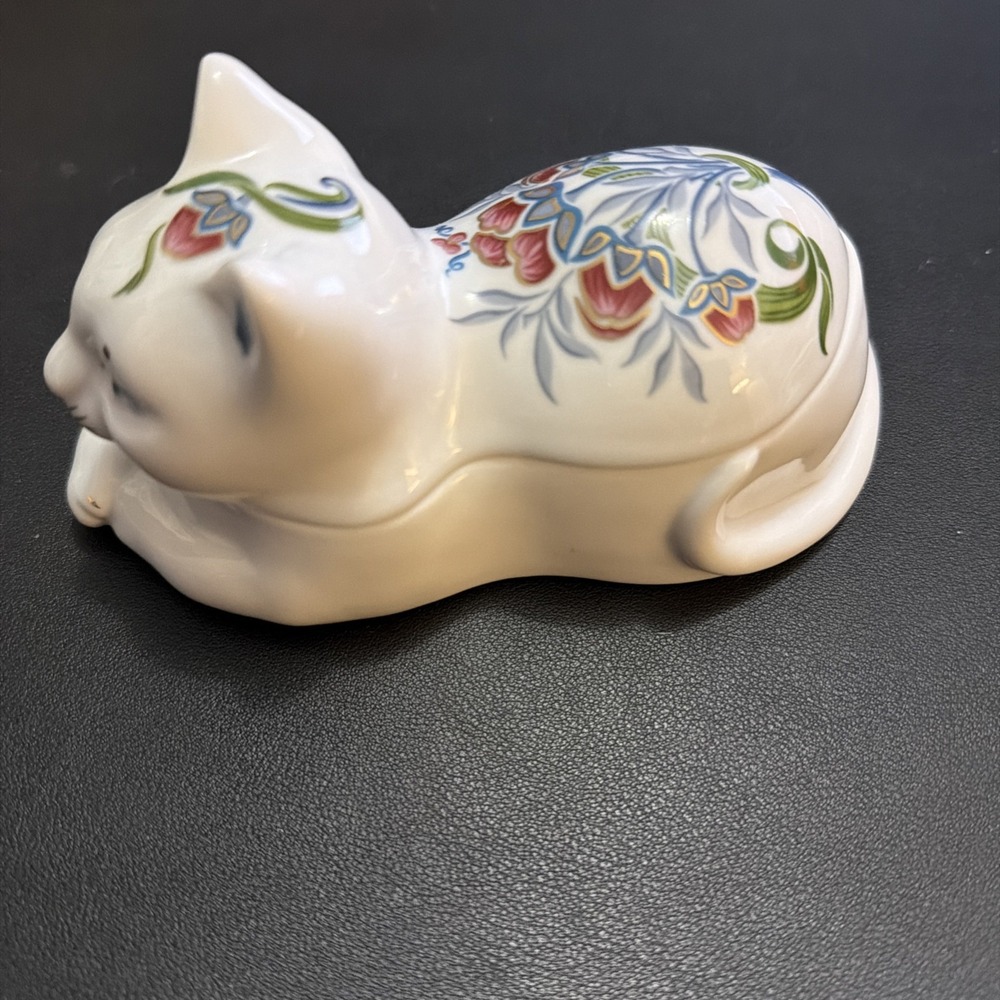 Vintage Elizabeth Arden Porcelain Floral Cat Candle Trinket Box Made in Japan!